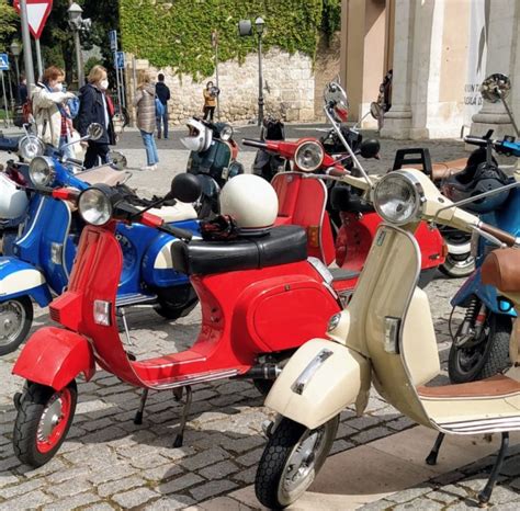 Motos el Vespa Club Alcalá protagonista en el 75 Aniversario de Vespa