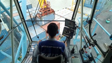 Pekerjaan Gaji Dan Tugas Operator Crane Pelabuhan LokerPintar Id