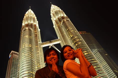 Night Photography - Petronas Twin Towers at Night in Kuala Lumpur ...