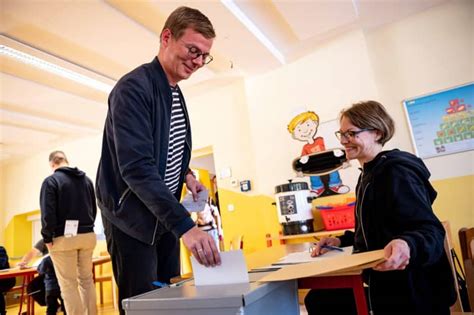 Voters In Germany S Brandenburg Cast Ballots In Tight Race