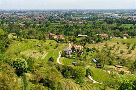 Acquistare E Vendere Una Villa Indipendente A Lesmo In Brianza