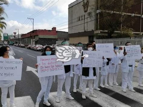 Protestan Pasantes Del IMSS En Orizaba Cierran Vialidades