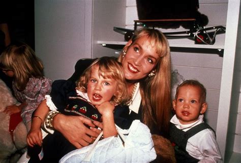 22 Beautiful Photos of Jerry Hall and Mick Jagger With Their Children ...