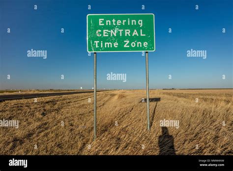 Entering Central Time Zone - Roadsign Stock Photo - Alamy