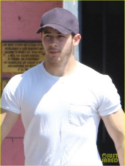 Nick Jonas Shows Off His Massive Biceps After The Gym Photo 3949284