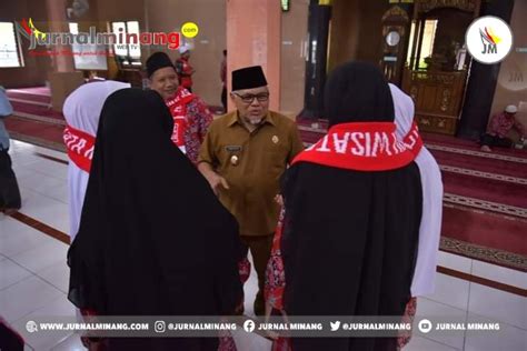 Zohirin Sayuti Lepas Keberangkatan Jamaah Umrah Kota Sawahlunto