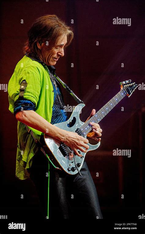 Steve Vai Bassist Hi Res Stock Photography And Images Alamy