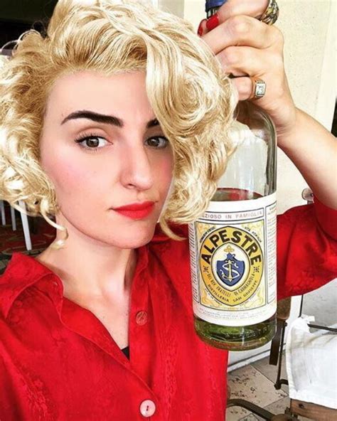 Arisa in topless a 40 è ancora più hot