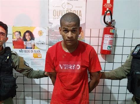 Jornal Correio Após assassinar pai 17 facadas homem mata a mãe