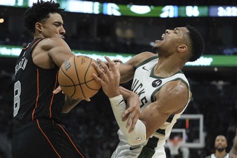 Bucks Star Giannis Antetokounmpo Ejected For 2nd Technical Foul Against Pistons