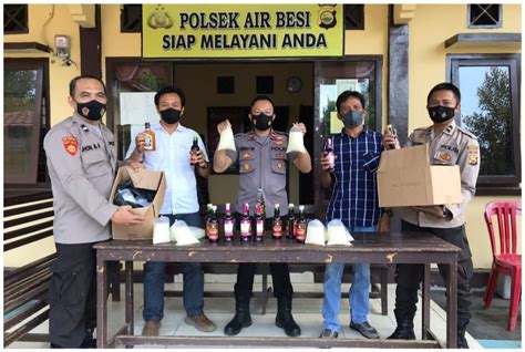 Ops Pekat Polsek Air Besi Sita Puluhan Botol Miras Poros Keadilan