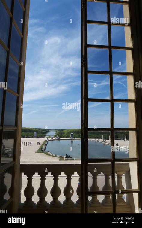 Mit Blick Auf Zierteich Von Innen Im Schloss Versailles Bei Paris