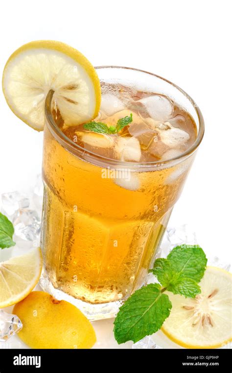 iced lemon tea with sliced lemon Stock Photo - Alamy