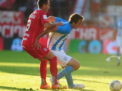 Sobre La Hora Argentinos Venció A Un Racing Que Fue Defensivo Y