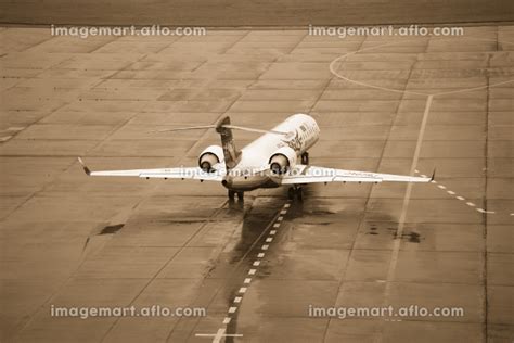 飛行機 離陸準備 仙台国際空港の写真素材 215229839 イメージマート