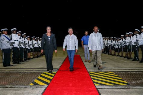 Presidente Gustavo Petro Arrib A San Vicente Y Las Granadinas Donde