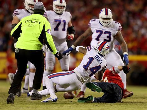 Bills Star Stefon Diggs Lays Out Chiefs Fan Who Stormed Field