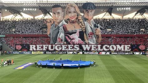 El Pol Mico Tifo Racista De Los Ultras Del Legia De Varsovia