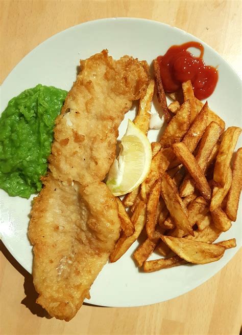 [Homemade] Fish, Chips & Mushy Peas : food