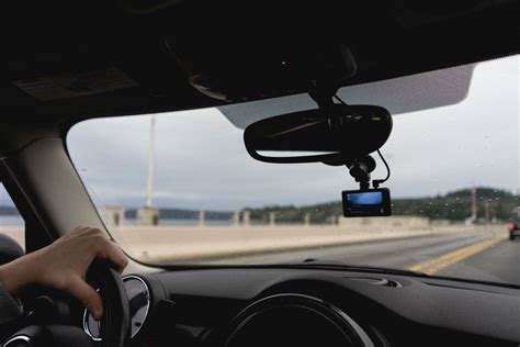 Dashcam Catches Benz Owner Switching Out Plates After Minor Fender