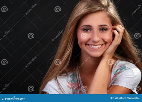 Een Vrij Blonde Tiener Stock Foto Image Of Lang Kind 16535686