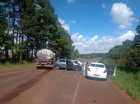 Urgente Acidente Envolvendo Um Caminh O E Quatro Carros Na Br