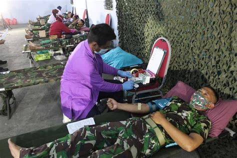 Prajurit Dan Persit Yonkav 8 NSW 2 Kostrad Donor Darah Demi Kemanusiaan