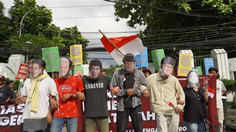 Massa JIMI Dorong Persatuan Bangsa Usai Pemilu Aksi Kenakan Topeng