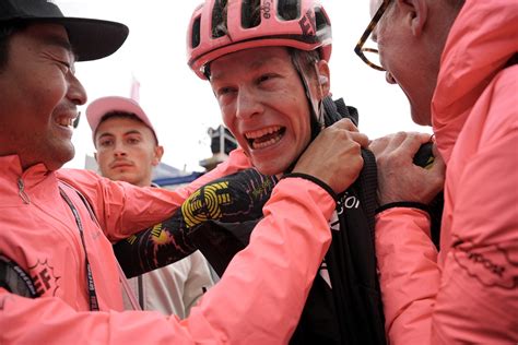 Giro Ditalia La Prima Volta Di Georg Steinhauser Sul Passo Brocon