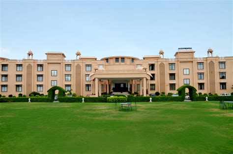 Gold Palace Jaipur an amazing 4* Luxury resort outside the city