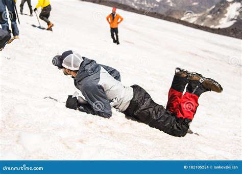 Aprendizaje Deslizarse Correctamente En Una Cuesta O Un Glaciar Con Un