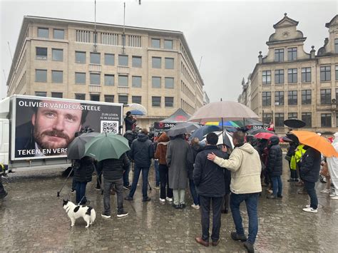 Angehörige von Vandecasteele demonstrieren in Brüssel BRF Nachrichten