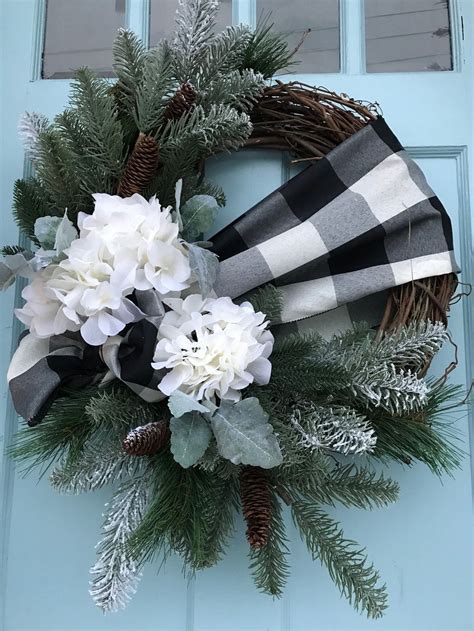 46 Awesome Winter Door Wreaths You Can Try This Season Homyhomee