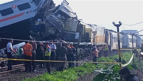 Kereta Api Ka Turangga Tabrakan Di Bandung Pihak Kai Mohon Maaf Atas