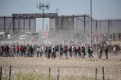 Cruce Masivo De Migrantes Desborda A El Paso Restringen Cruces