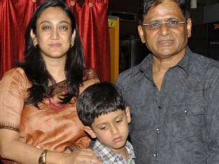 Raghubir Yadav Unveiling Height Weight Age Biography Husband