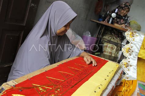 Kerajinan Sulaman Benang Emas Tradisional Antara Foto