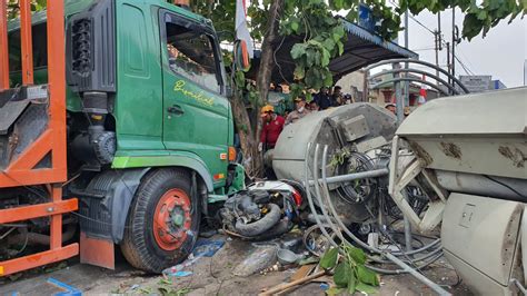 10 Orang Tewas Dalam Kecelakaan Truk Tabrak Tiang Jasaraharja Segera