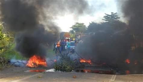 Manifestantes Bloqueiam Trecho Da Br Em Periz De Baixo Blog Do