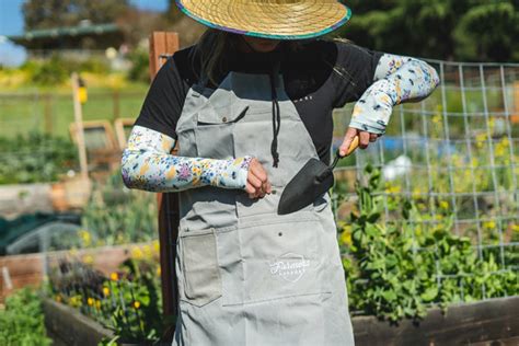 Supporting Pollinators The Save The Bees Sleeves Farmers Defense