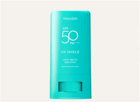 5 Rekomendasi Sunscreen Stick Terbaik, Traveling Friendly!