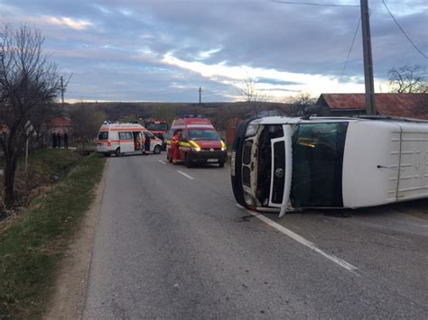 Video Accident Grav N Olt Ntre Un Autoturism I Un Microbuz Patru