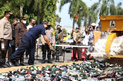 Ribuan Botol Miras Dan Ratusan Knalpot Brong Dimusnahkan Di Cilacap Hukum