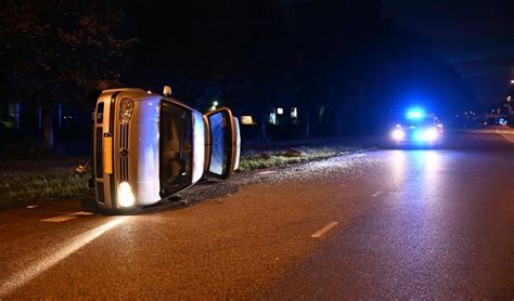 Auto Op Zijn Zijkant Bij Ongeluk Op Provincialeweg Al Het Nieuws Uit