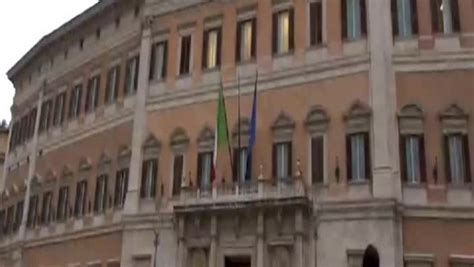 Influencer Rutta Davanti A Montecitorio Fermato Dai Carabinieri