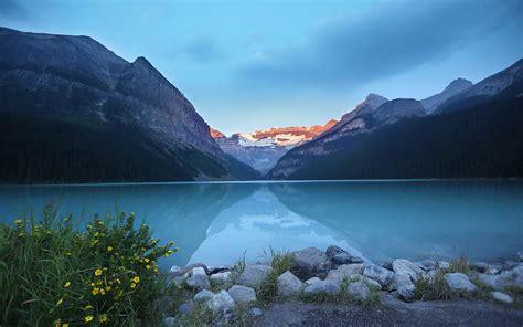 Lago louise mañana banff verano alberta hitos canadienses parque