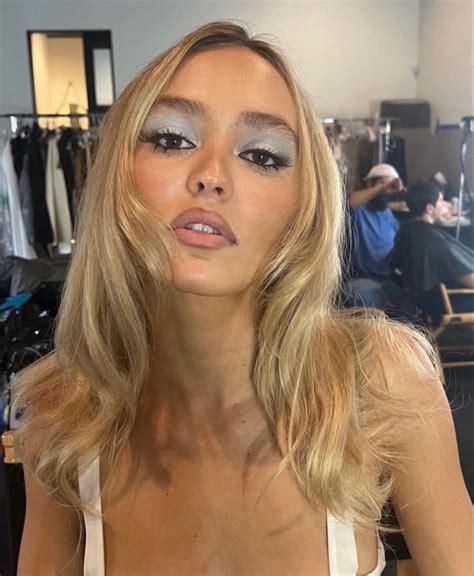 Lily Rose Depp Gesicht Schminken Make Up Gesicht Schminke Foto