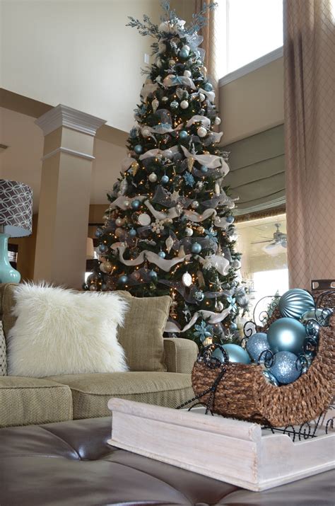 40 Trendy Modern Christmas Tree Decorations Ideas - Decoration Love