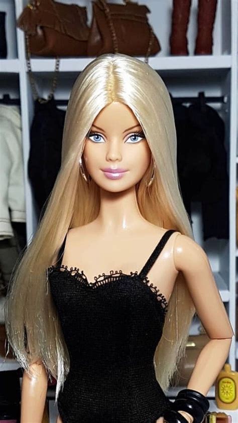 Pin By Rifaut On Dolls Models Barbie Hair Barbie Gowns Beautiful