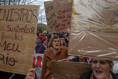 Movimento Vida Justa Sai à Rua Em Lisboa Em Protesto Expresso